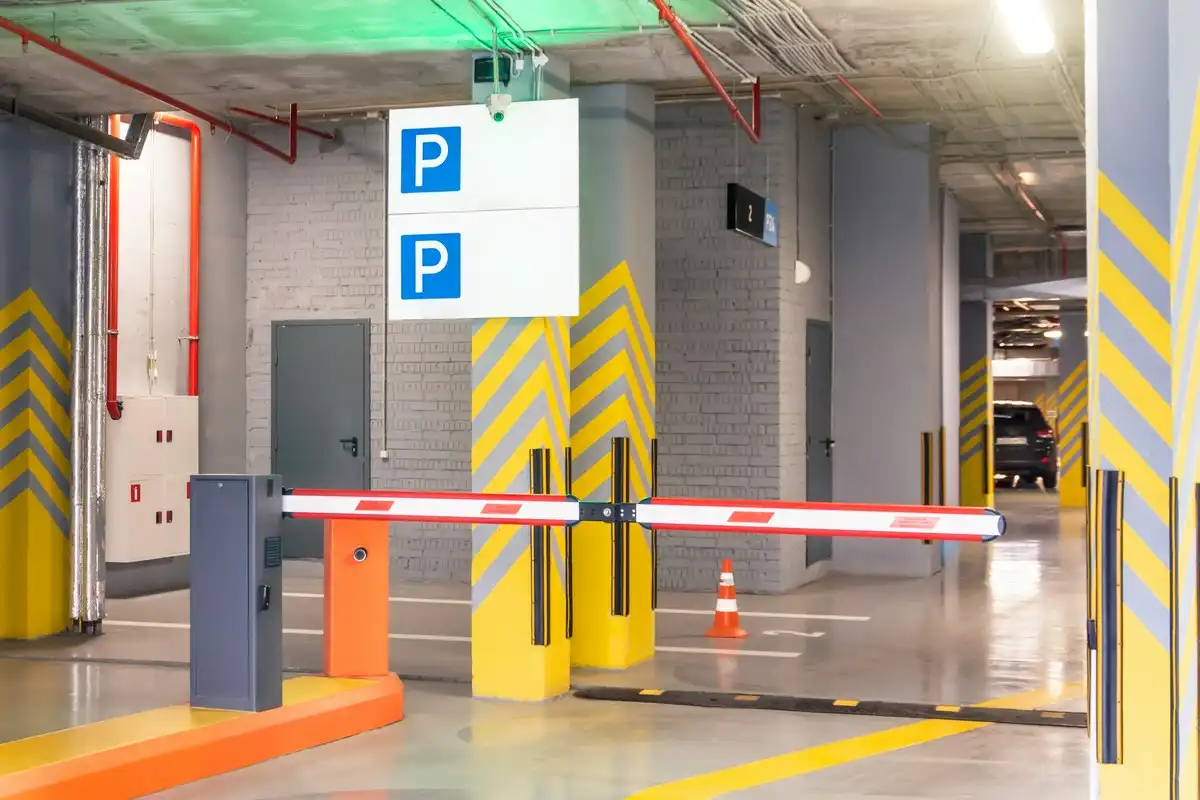 szlabany przed parkingiem